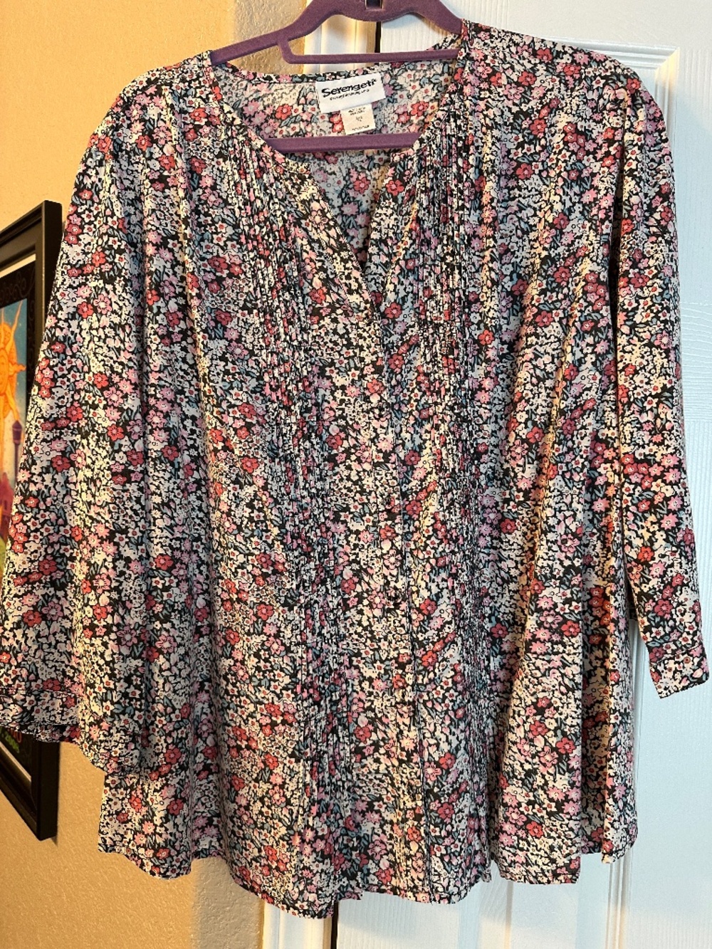 Serengeti Women's 1X Floral Patterned 3/4 Sleeve Button Front Top